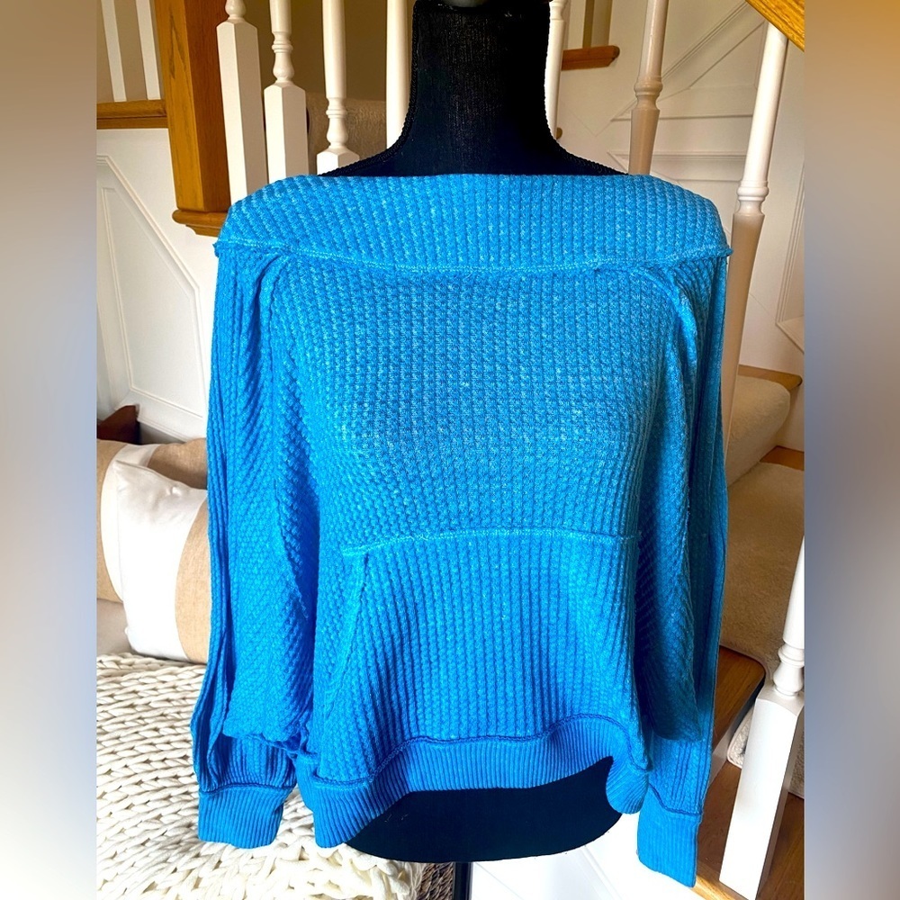 We the Free size XS blue dolman sleeve‎ thermal top with pouch pocket